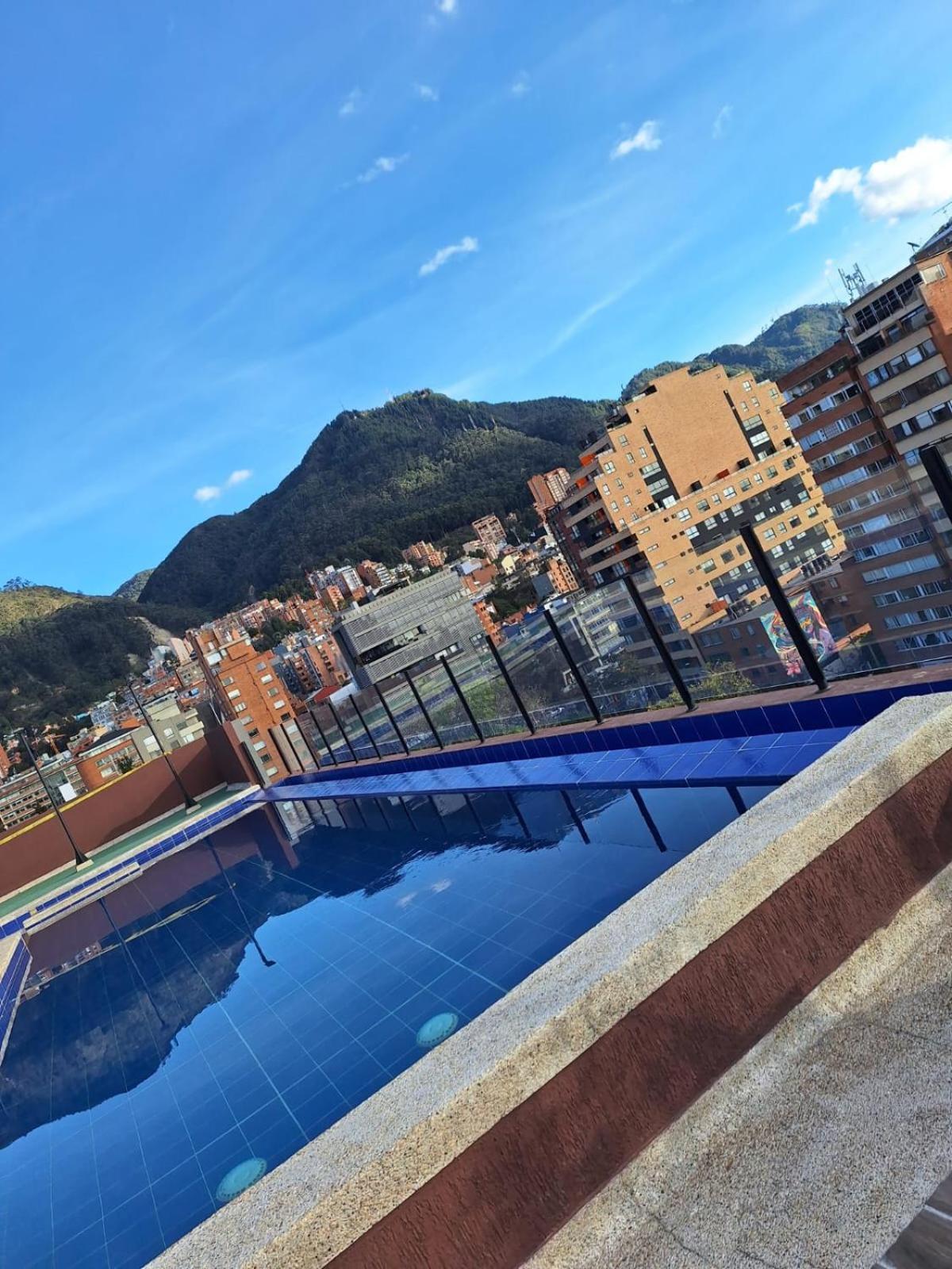 Con Piscina * Bogotá